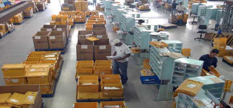 Leilão de mais de 40 mil itens esquecidos nos Correios ocorre hoje.