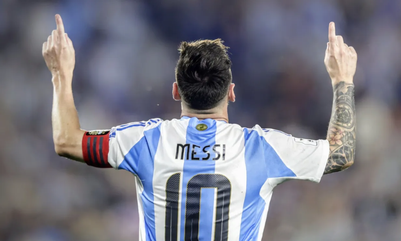 Lionel Messi anuncia aposentadoria da Seleção Argentina após 20 anos de carreira internacional