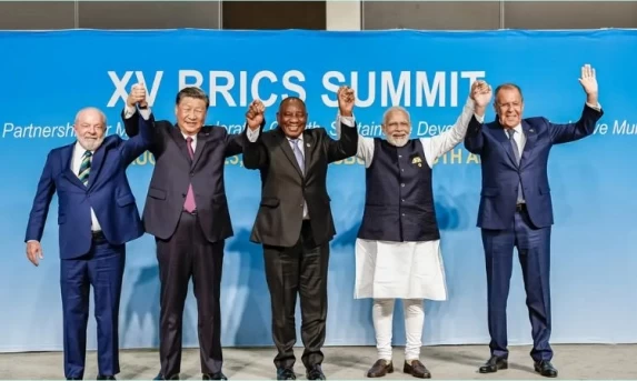 Lula participa de reunião virtual do Brics para discutir tarifas e conflitos internacionais