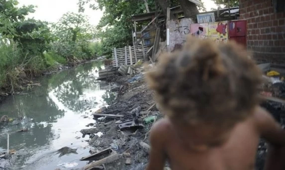 Mais de 30 milhões de crianças e adolescentes estão expostos a riscos climáticos no Brasil