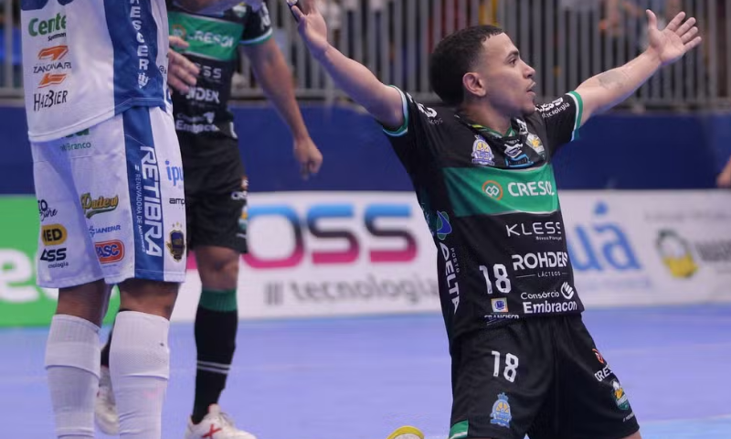 Marreco vence o Pato por 3 a 1 de virada no Clássico das Penas e garante vaga no G-4 da Série Ouro
