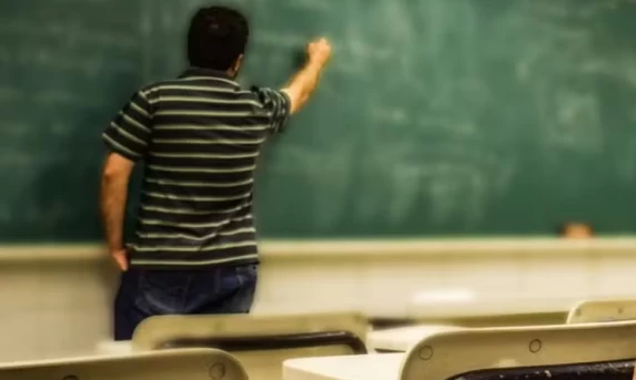 MEC revela que mais de 50% dos cursos de formação de professores EAD têm desempenho insatisfatório