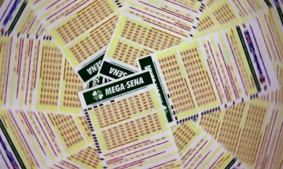 Mega-Sena acumula e prêmio chega a R$ 102 milhões; confira os números sorteados
