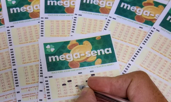 Mega-sena acumula e prêmio vai a R$ 17,5 milhões.