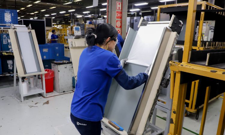 MERCADO AQUECIDO: Paraná Inicia Dezembro com Recorde de Mais de 27 Mil Vagas nas Agências do Trabalhador