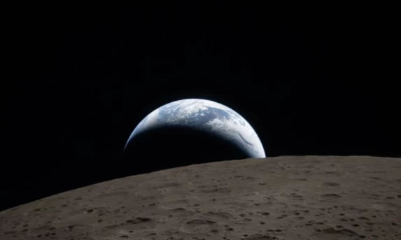 Missão Artemis II inicia fase de reentrada na Terra sob alerta sobre o escudo térmico