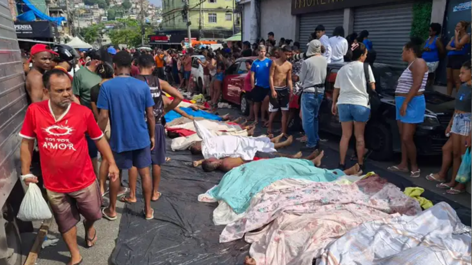 Moradores Resgatam Dezenas de Corpos em Área de Mata após Megaoperação Policial no Rio Moradores Resgatam Dezenas de Corpos em Área de Mata após Megaoperação Policial no Rio