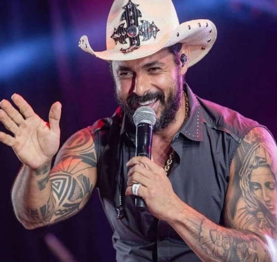 Morre João Carreiro, cantor sertanejo que fez dupla com Capataz, aos 41 anos.