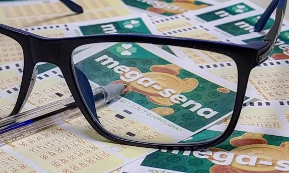 Ninguém acerta as seis dezenas e Mega-Sena acumula em R$ 62 milhões