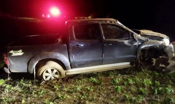 NOVA LARANJEIRAS: Condutor perde o controle do veículo e tomba na PR-473.