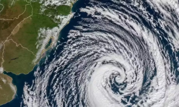 Novo ciclone extratropical e frente fria trazem volta de temporais, ventos de 60 km/h e risco de granizo ao Paraná