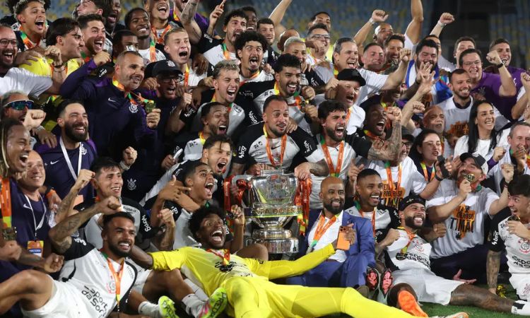 O BRASIL É ALVINEGRO: CORINTHIANS VENCE O VASCO E CONQUISTA O TETRACAMPEONATO DA COPA DO BRASIL