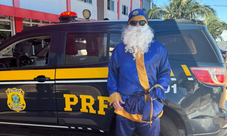 Papai Noel da PRF Leva Alegria às Crianças no HUOP em Cascavel  