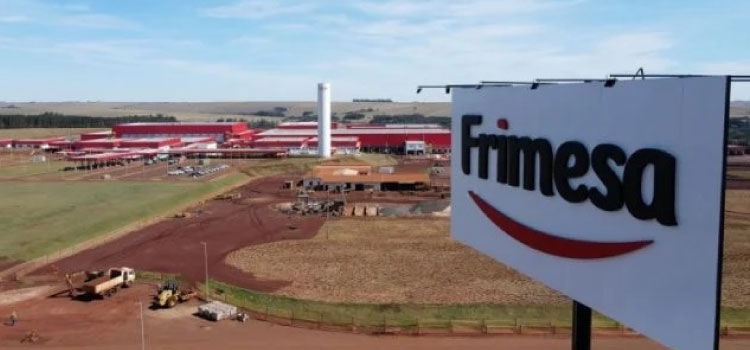 PARANÁ: Frimesa inicia atividades em frigorífico preparado para abater 15 mil suínos por dia.