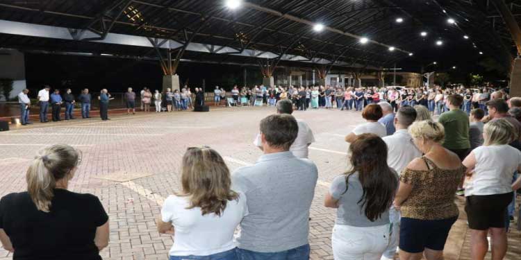 PARANÁ: Pato Bragado faz ato religioso em memória das vítimas fatais de acidente e aos feridos.