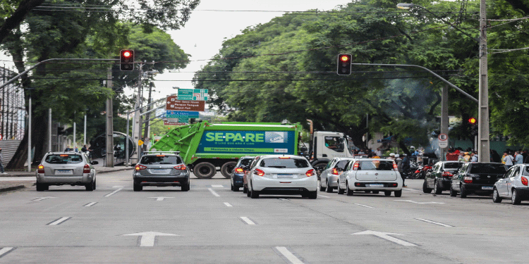 PARANÁ: Quinta e última parcela do IPVA das placas de finais 1 e 2 vence nesta terça-feira.