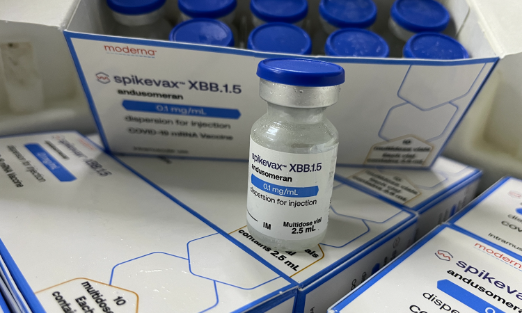 Paraná recebe primeiro lote da vacina atualizada da Covid-19.