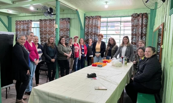 Parceria entre Prefeitura de Ibema e Itaipu promove oficina de saboaria artesanal com foco em sustentabilidade e empoderamento feminino