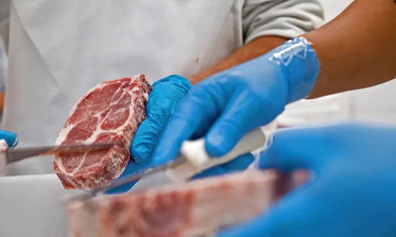 PECUÁRIA: Mais 38 frigoríficos brasileiros já podem exportar carnes para a China.