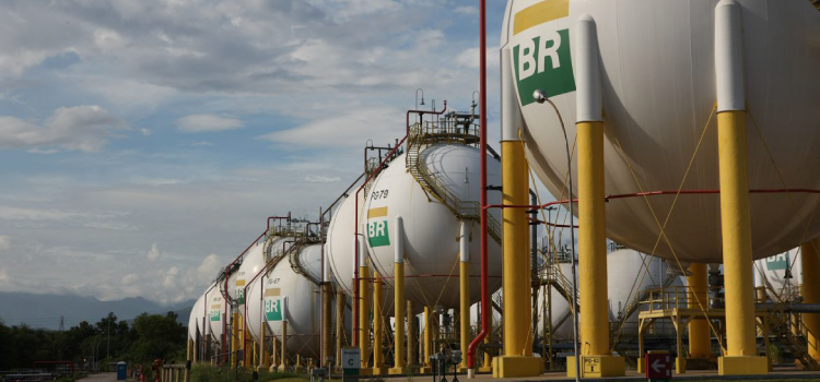 Petrobras anuncia aumento de 39% no gás natural para distribuidoras