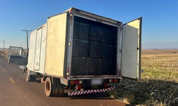 PF apreende caminhão e embarcação carregados com cigarros contrabandeados em São Miguel do Iguaçu