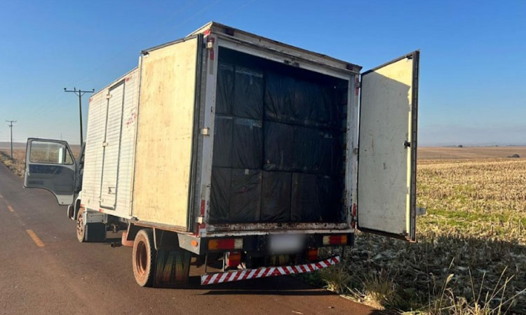 PF apreende caminhão e embarcação carregados com cigarros contrabandeados em São Miguel do Iguaçu