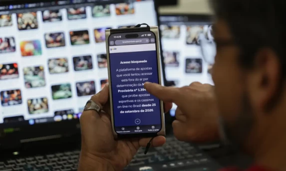 Plataformas de apostas online começam a sair do ar no Brasil nesta terça-feira