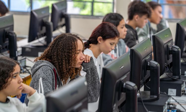 Plataformas digitais do Estado garantem alto desempenho de alunos no Enem e vestibulares