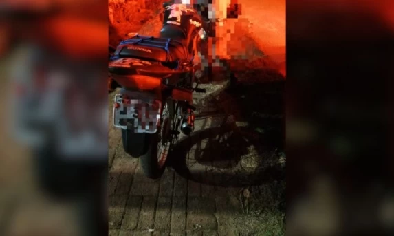 PM apreende motocicleta com escapamento adulterado e licenciamento vencido há 12 anos em Espigão Alto do Iguaçu