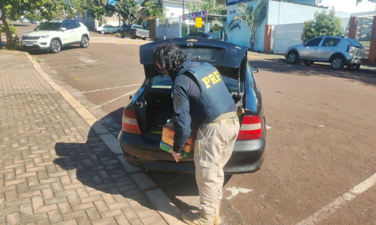 Polícia Rodoviária Federal apreende veículo carregado com maconha em Corbélia