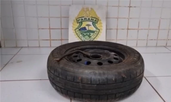 Policial: Homem de 44 anos é preso ao ser flagrado furtando roda de veículo dentro do pátio do Detran