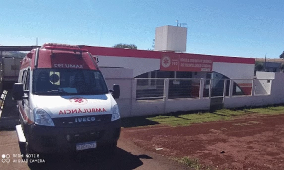 POLICIAL: Homem em surto é socorrido pelo SAMU no bairro Alto Alegre, em Catanduvas. 