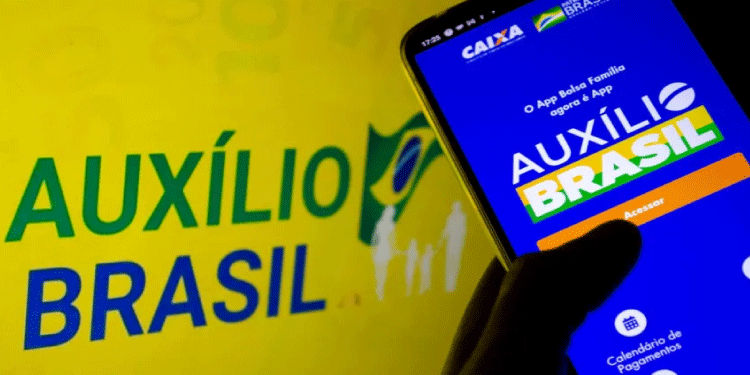 POLITÍCA: Câmara torna permanente valor mínimo de R$ 400 do Auxílio Brasil.