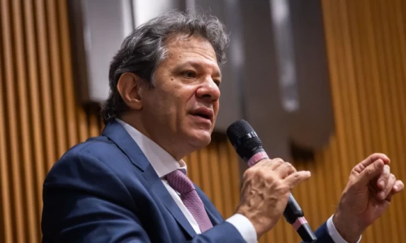 Política: Fernando Haddad Descarta Candidatura em 2026 e Revela Conversas Sobre Saída do Governo