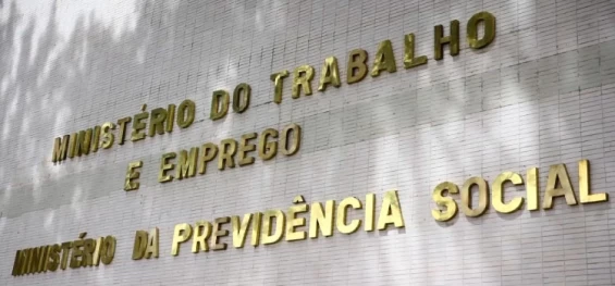 POLÍTICA: Governo propõe a servidores aumento em auxílios, sem reajuste salarial.