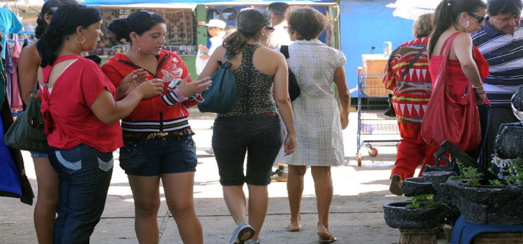 POLÍTICA: Presidente anuncia projeto para igualar salários de homens e mulheres.