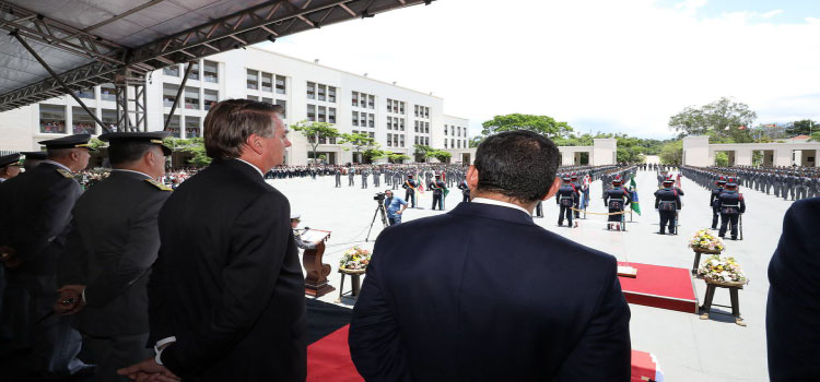 POLÍTICA: Presidente Bolsonaro participa de formatura de cadetes na Aman.