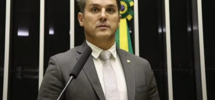 POLÍTICA: Projeto de lei tira invasores de terra do Bolsa Família.