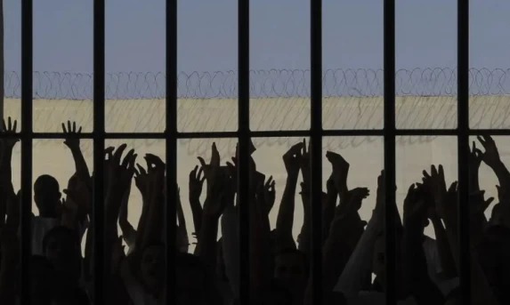 POLÍTICA: Senado aprova fim da “saidinha” de presos.