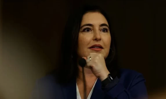 Política: Simone Tebet anuncia saída do Ministério do Planejamento até 30 de março