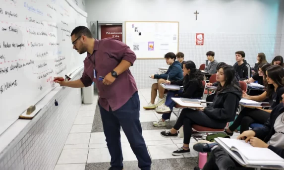 Pré-selecionados no Fies 2025 devem completar cadastro hoje.