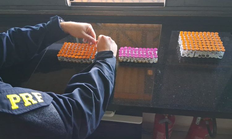 PRF apreende 180 frascos de produto para emagrecimento transportado de forma irregular na BR-277 PRF apreende 180 frascos de produto para emagrecimento transportado de forma irregular na BR-277