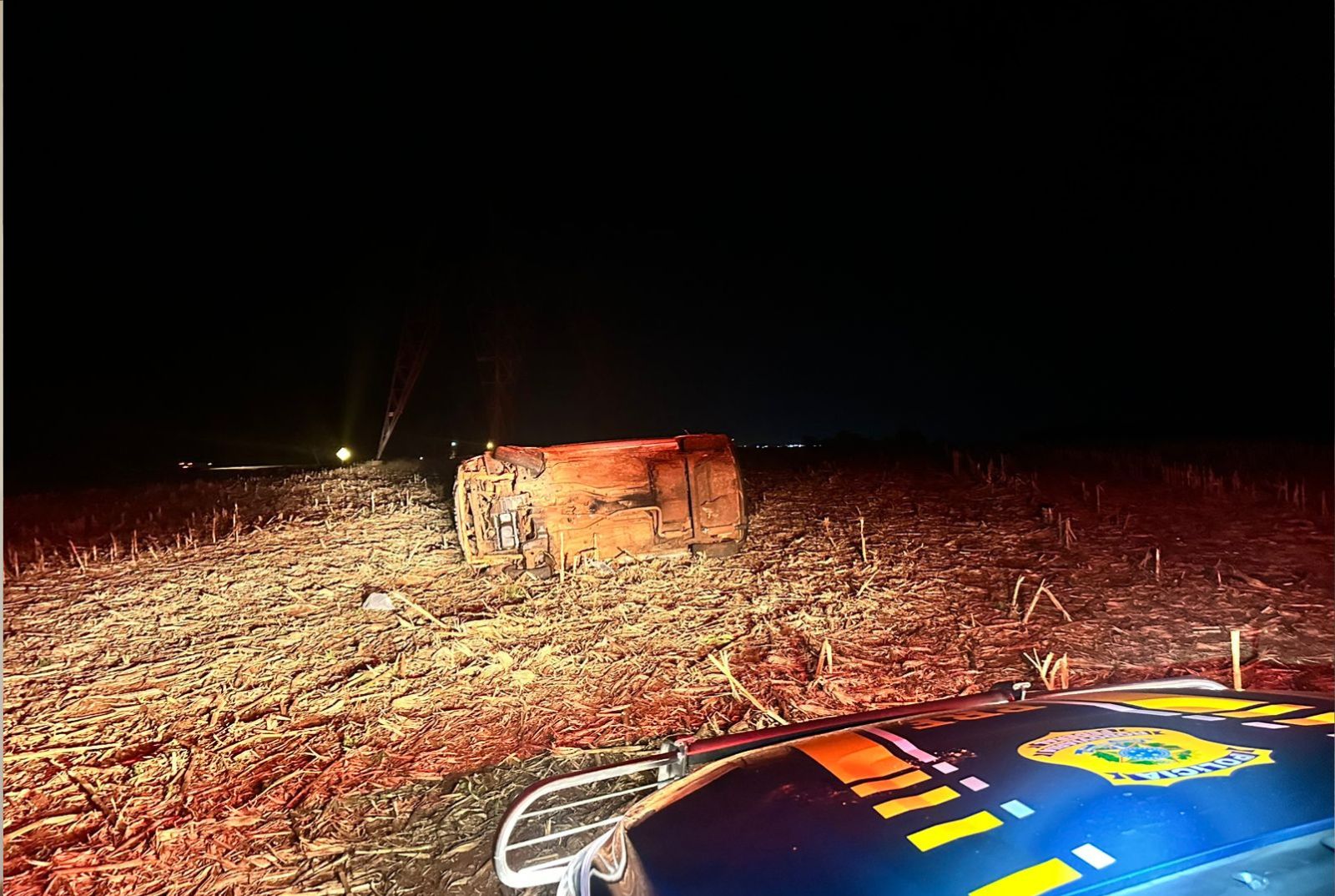 PRF apreende 96 kg de maconha após perseguição e capotamento na BR-277; veja vídeo da ação PRF apreende 96 kg de maconha após perseguição e capotamento na BR-277; veja vídeo da ação