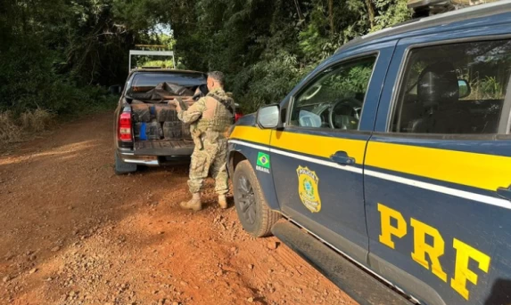 PRF apreende mais de 1 tonelada de maconha no Paraná.