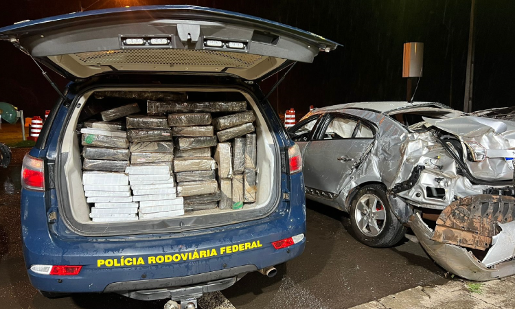 PRF apreende mais de 500 kg de maconha em Guarapuava-PR.