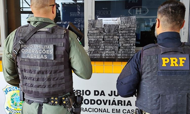 PRF E OPERAÇÕES AÉREAS DA PM APREENDEM 35 IPHONES OCULTOS EM LATARIA DE VEÍCULO EM CASCAVEL