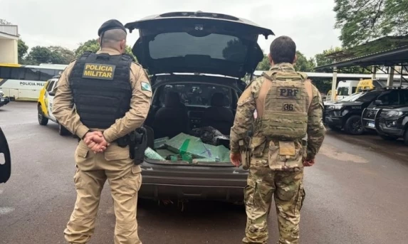 PRF e PM apreendem mais de 200 quilos de maconha e recuperam carro roubado em Toledo