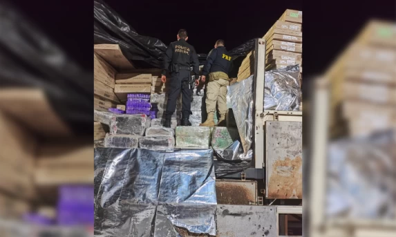 PRF e Polícia Federal apreendem mais de 4,5 toneladas de maconha na BR-277, em Cascavel