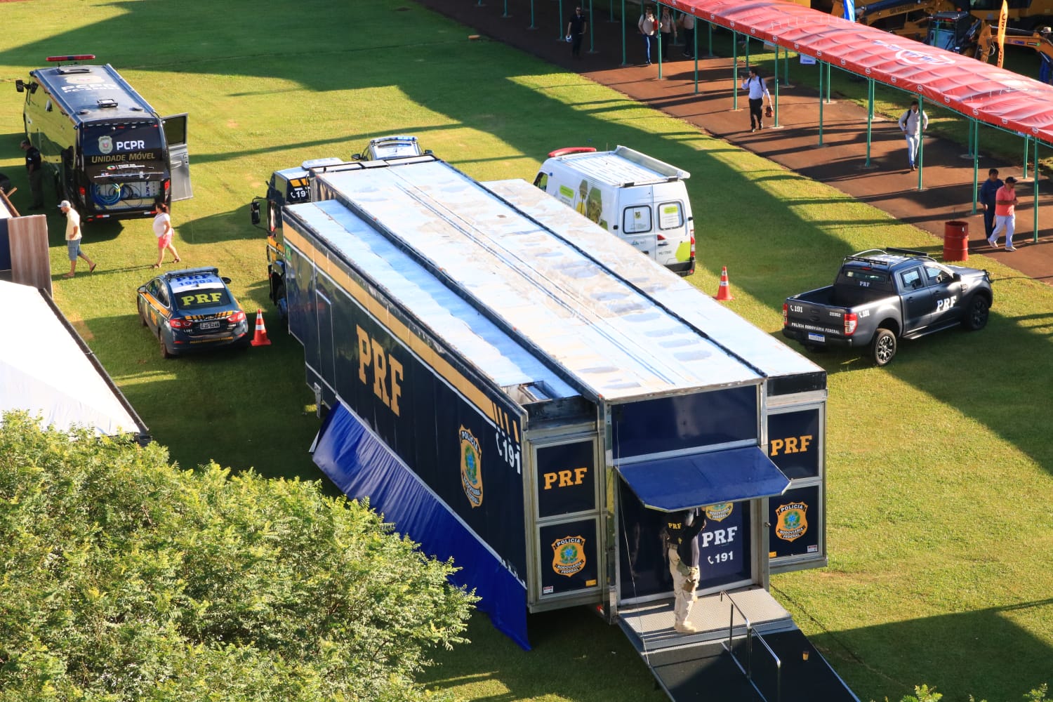 PRF realiza ações de educação para o trânsito no Show Rural Copavel 2026