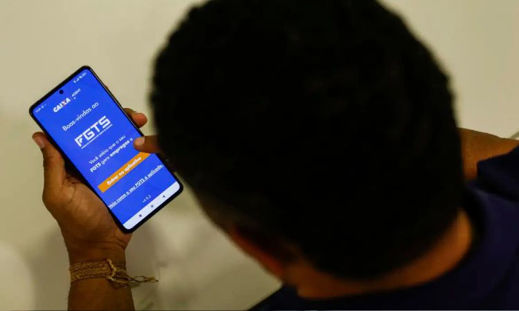 Primeiro dia do FGTS no Desenrola 2.0 leva 1,4 milhão de pessoas ao aplicativo e gera filas virtuais